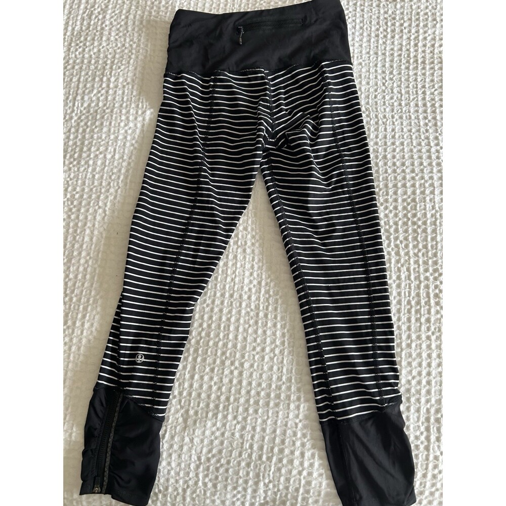 lululemon leggings Sz 2 Black / White Stripe Logo On Leg, 25” Inseam, Zip Cuff